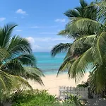 Beach\'Nbarefoot
